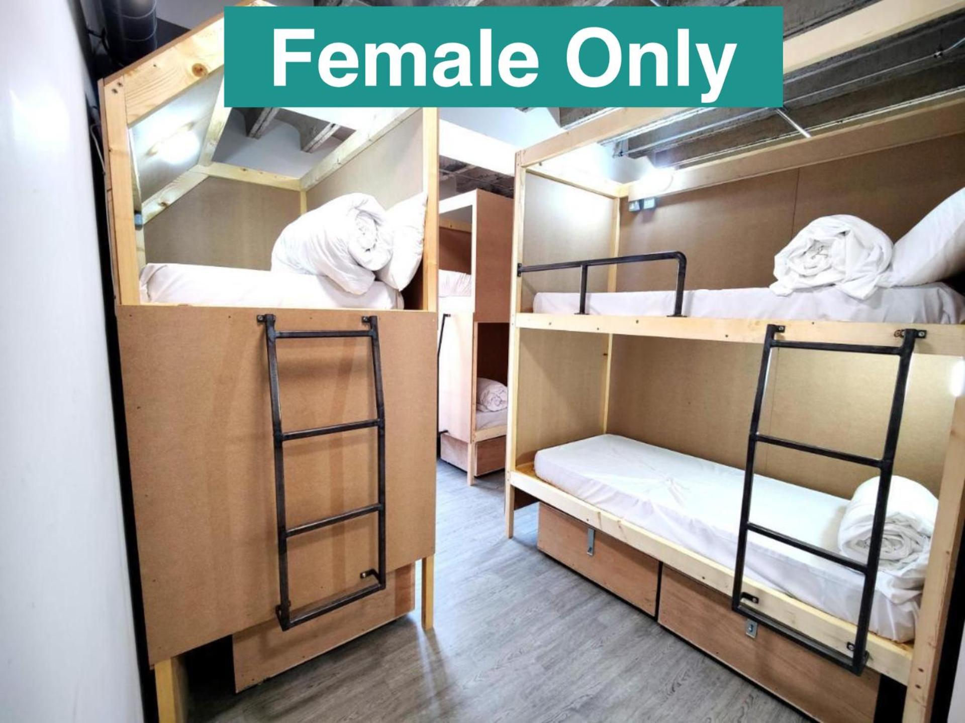 Cwtsh Hostel Swansea Eksteriør billede Female only dormitory